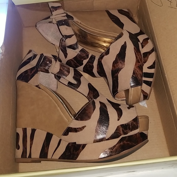 Pumps - Picture 5 of 7